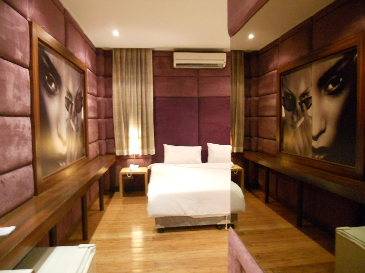 Strand Inn Hotel Bangkok Kültér fotó