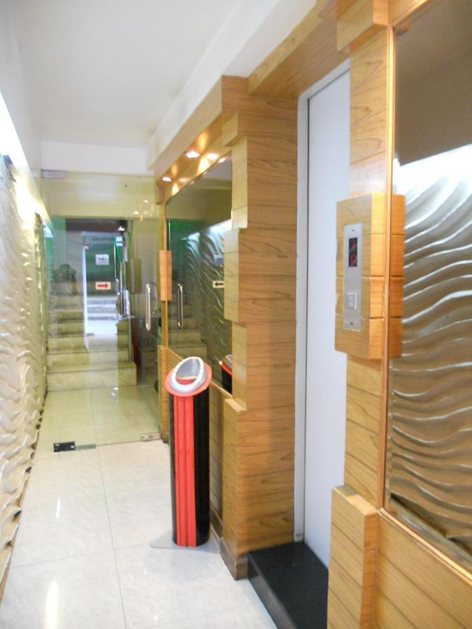 Strand Inn Hotel Bangkok Kültér fotó